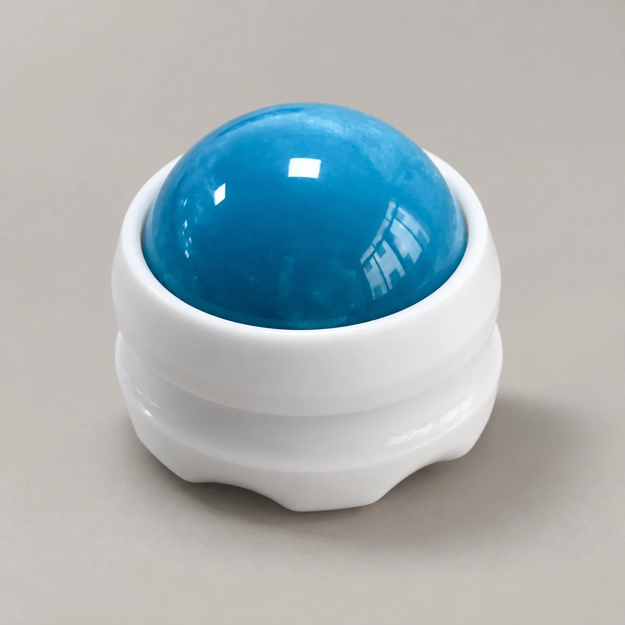 掌心滾珠按摩器的 AI 商品展示圖